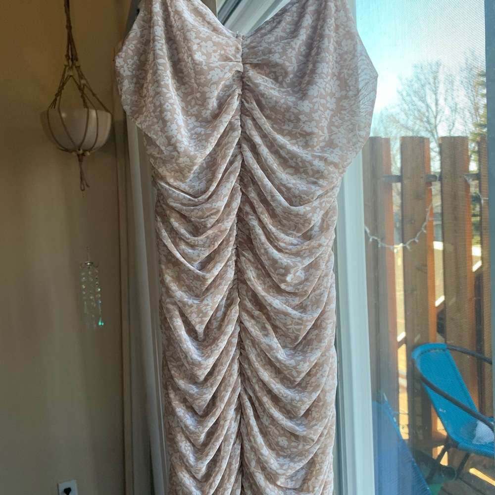 Boutique rushed mini dress brand Lelis size small grayish/brown w flower print